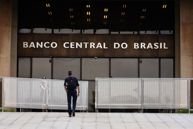 Pressão sobre equipes de supervisão cresce após colapso do Banco Master, enquanto o sistema financeiro brasileiro ganha escala e complexidade. Pressão sobre equipes de supervisão cresce após colapso do Banco Master, enquanto o sistema financeiro brasileiro ganha escala e complexidade.
