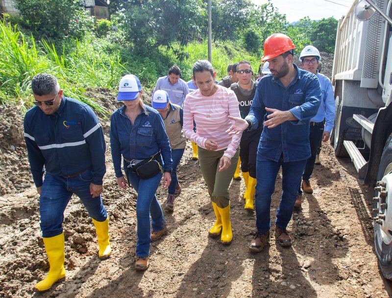 En la foto, la ministra de Energía y Minas, Inés Manzao, y el gerente de Petroecuador, Roberto Concha. En la foto, la ministra de Energía y Minas, Inés Manzao, y el gerente de Petroecuador, Roberto Concha.
