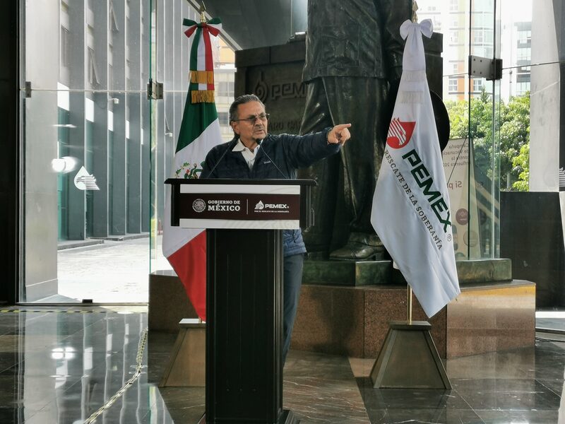 El CEO de Pemex, Octavio Romero Oropeza, habla en una conferencia de prensa sobre un derrame en el Golfo de México en la torre ejecutiva de la compañía, ubicada en la Ciudad de México (Foto: Arturo Solís). El CEO de Pemex, Octavio Romero Oropeza, habla en una conferencia de prensa sobre un derrame en el Golfo de México en la torre ejecutiva de la compañía, ubicada en la Ciudad de México (Foto: Arturo Solís).