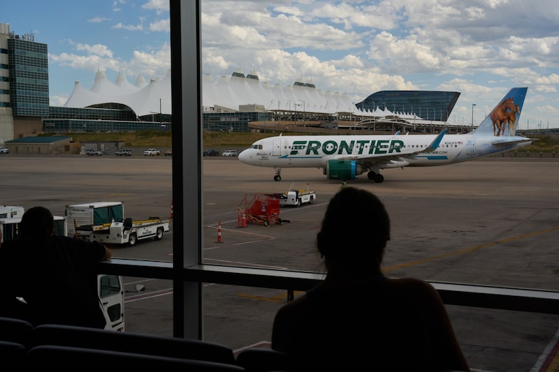 A Frontier, conhecida companhia aérea low cost, começa a oferecer passagens mais caras aos consumidores A Frontier, conhecida companhia aérea low cost, começa a oferecer passagens mais caras aos consumidores