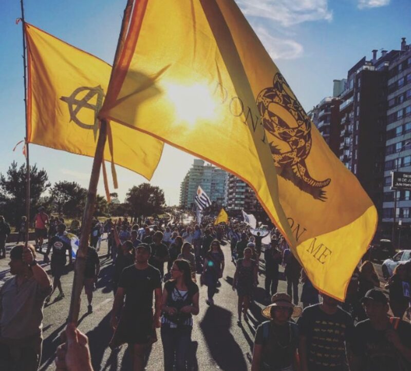 Jornada de recolección de firmas del Partido Libertario de Uruguay Jornada de recolección de firmas del Partido Libertario de Uruguay