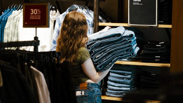 Levi’s prova que o jeans ainda tem muito espaço para o look das pessoas Levi’s prova que o jeans ainda tem muito espaço para o look das pessoas