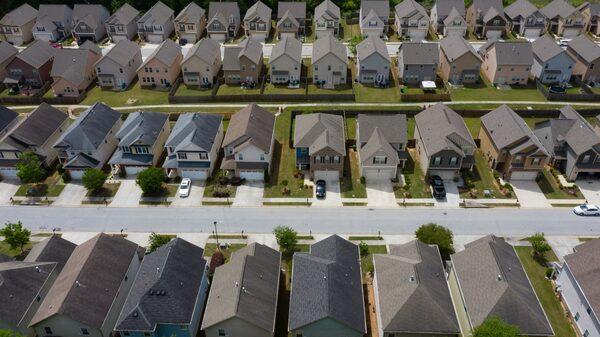 Mercado inmobiliario más lento en años está lastrando el gasto de los consumidores Mercado inmobiliario más lento en años está lastrando el gasto de los consumidores