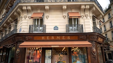 Hermès se desploma y Kering se dispara: la brecha bursátil del lujo alcanza un récord Hermès se desploma y Kering se dispara: la brecha bursátil del lujo alcanza un récord