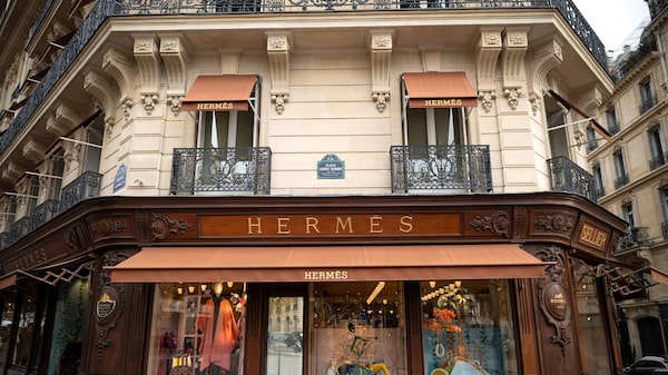 Hermès se desploma y Kering se dispara: la brecha bursátil del lujo alcanza un récord Hermès se desploma y Kering se dispara: la brecha bursátil del lujo alcanza un récord
