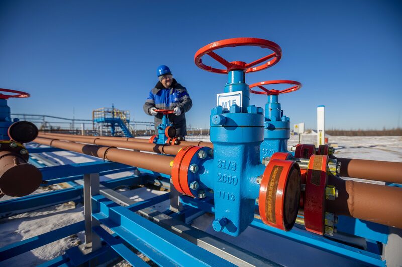 Fechamento de dois dias das negociações de ações na bolsa de Moscou é o mais longo fechamento por circunstâncias extraordinárias desde outubro de 1998 Fechamento de dois dias das negociações de ações na bolsa de Moscou é o mais longo fechamento por circunstâncias extraordinárias desde outubro de 1998