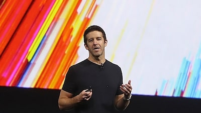 Sucessor de Tim Cook? Chefe de hardware ganha força com novas áreas para liderar Sucessor de Tim Cook? Chefe de hardware ganha força com novas áreas para liderar