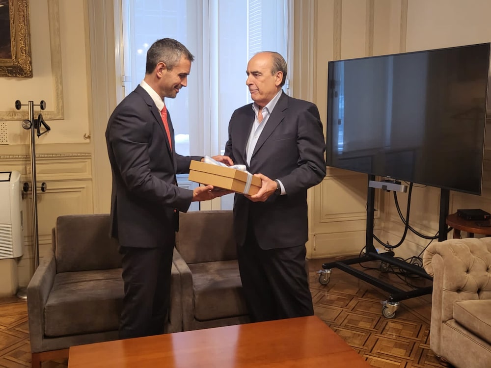 Milei envió al Congreso paquete de reformas Milei envió al Congreso paquete de reformas