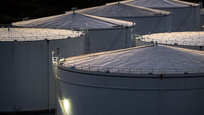 La AIE evalúa liberar 400 millones de barriles para frenar shock petrolero La AIE evalúa liberar 400 millones de barriles para frenar shock petrolero