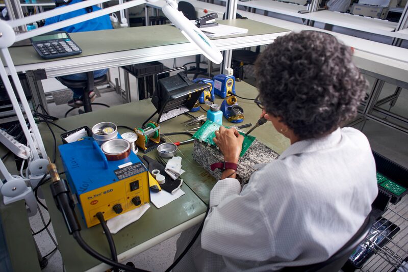 Empresa brasileira de montagem de placas eletrônicas abre filial em Portugal, apesar de cenário turvo com a pandemia e a escassez de semicondutores Empresa brasileira de montagem de placas eletrônicas abre filial em Portugal, apesar de cenário turvo com a pandemia e a escassez de semicondutores