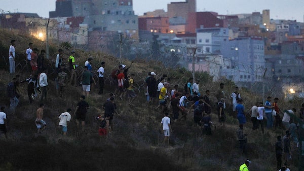Espanha envia militares a Ceuta após chegada de mais de 40 mil migrantes Espanha envia militares a Ceuta após chegada de mais de 40 mil migrantes