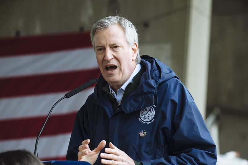 Prefeito Bill de Blasio recomendou que empresas privadas comecem a exigir imunização dos funcionários Prefeito Bill de Blasio recomendou que empresas privadas comecem a exigir imunização dos funcionários