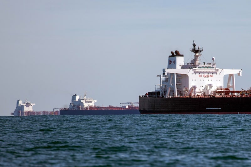 Petroleros anclados frente a la costa del Reino Unido mientras los inversores sopesan la recuperación Petroleros anclados frente a la costa del Reino Unido mientras los inversores sopesan la recuperación