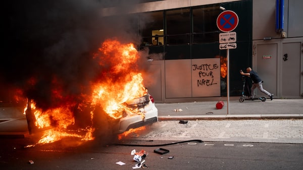 Francia detiene a 600 personas en choques por el asesinato de un adolescente Francia detiene a 600 personas en choques por el asesinato de un adolescente