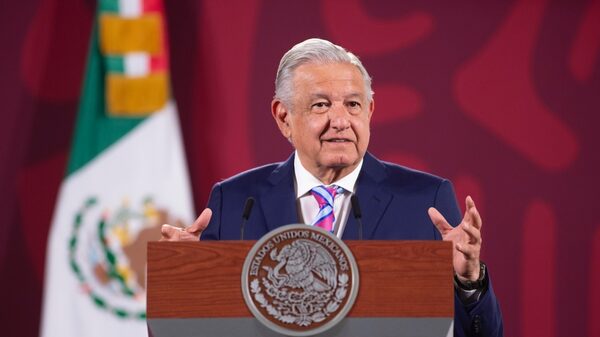 AMLO critica a ministros de la Suprema Corte por discusión de Ley Eléctrica AMLO critica a ministros de la Suprema Corte por discusión de Ley Eléctrica