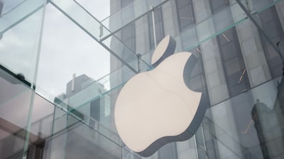 Apple lanza nuevos productos y supera los US$5 billones, pero Wall Street duda de su crecimiento Apple lanza nuevos productos y supera los US$5 billones, pero Wall Street duda de su crecimiento