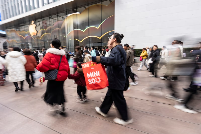 A China começou a publicar dados trimestrais de registros matrimoniais nacionalmente comparáveis em 2013, quando os casamentos no primeiro trimestre somavam cerca de 4,28 milhões.
A China começou a publicar dados trimestrais de registros matrimoniais nacionalmente comparáveis em 2013, quando os casamentos no primeiro trimestre somavam cerca de 4,28 milhões.