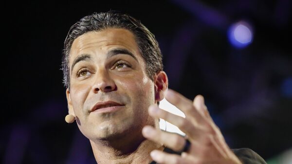 Prefeito de Miami convida o Twitter a se mudar para a cidade Prefeito de Miami convida o Twitter a se mudar para a cidade