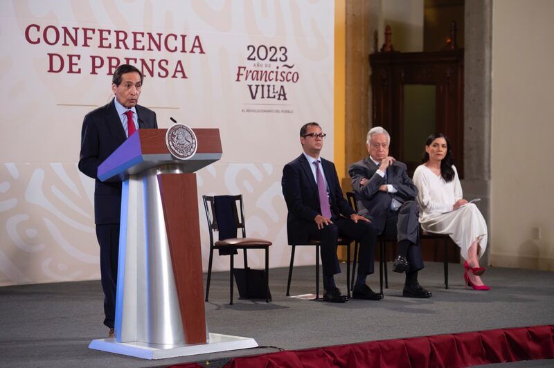 Mexico's Finance Minister Rogelio Ramírez de la O, during a press conference in Mexico City on Wednesday, April 19. Seated, from left, are deputy finance minister Gabriel Yorio; CFE chief executive Manuel Bartlett, and presidential spokesperson Elizabeth García Vilchis. (Courtest: Mexico's Presidential Office) Mexico's Finance Minister Rogelio Ramírez de la O, during a press conference in Mexico City on Wednesday, April 19. Seated, from left, are deputy finance minister Gabriel Yorio; CFE chief executive Manuel Bartlett, and presidential spokesperson Elizabeth García Vilchis. (Courtest: Mexico's Presidential Office)