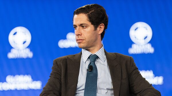 Filho de bilionário da Apollo leva espírito de Wall St à agência de fomento dos EUA Filho de bilionário da Apollo leva espírito de Wall St à agência de fomento dos EUA