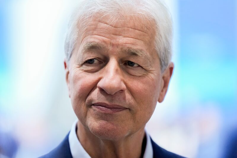 El CEO de JPMorgan dijo a principios de este mes que no le sorprendió que Trump ganara las elecciones presidenciales estadounidenses. El CEO de JPMorgan dijo a principios de este mes que no le sorprendió que Trump ganara las elecciones presidenciales estadounidenses.