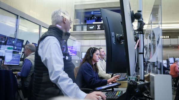 Volumen de negociación de acciones de EE.UU. supera el billón de dólares al día Volumen de negociación de acciones de EE.UU. supera el billón de dólares al día