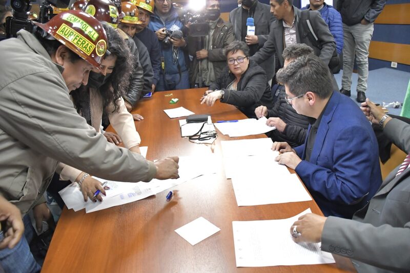 Fuente: Ministerio de Economía y Finanzas Publicas Fuente: Ministerio de Economía y Finanzas Publicas