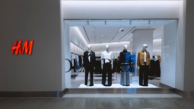 No Brasil, H&M vira ‘agá e ême’ para se adaptar à cultura e ganhar reconhecimento No Brasil, H&M vira ‘agá e ême’ para se adaptar à cultura e ganhar reconhecimento