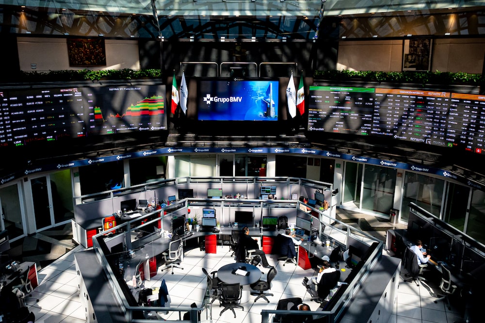 La Bolsa Mexicana opera al alza en línea con las ganancias que se ven en Estados Unidos ante una mejora por el apetito por riesgo. La Bolsa Mexicana opera al alza en línea con las ganancias que se ven en Estados Unidos ante una mejora por el apetito por riesgo.