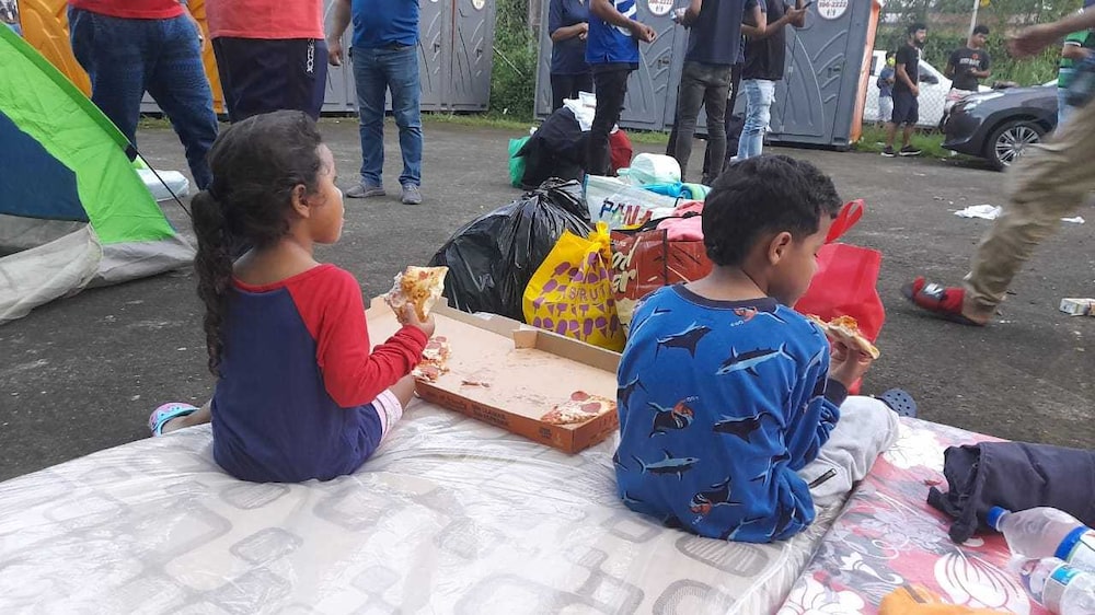 Cuatro y siete años, las edades de los hijos de Douglas Gálvez, de Venezuela. Cuatro y siete años, las edades de los hijos de Douglas Gálvez, de Venezuela.