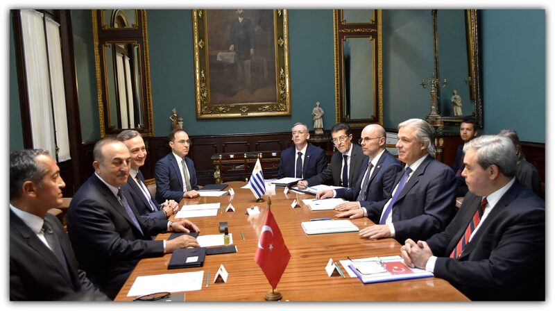 El canciller turco Mevlüt Çavusoglu estuvo reunido el sábado con el ministro uruguayo de Relaciones Exteriores Francisco Bustillo El canciller turco Mevlüt Çavusoglu estuvo reunido el sábado con el ministro uruguayo de Relaciones Exteriores Francisco Bustillo
