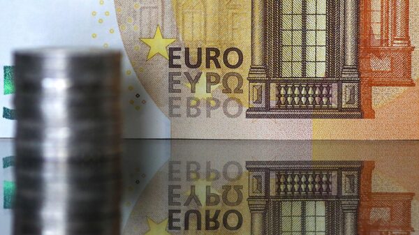 El euro cae a un mínimo de 20 años y se acerca a la paridad con el dólar El euro cae a un mínimo de 20 años y se acerca a la paridad con el dólar