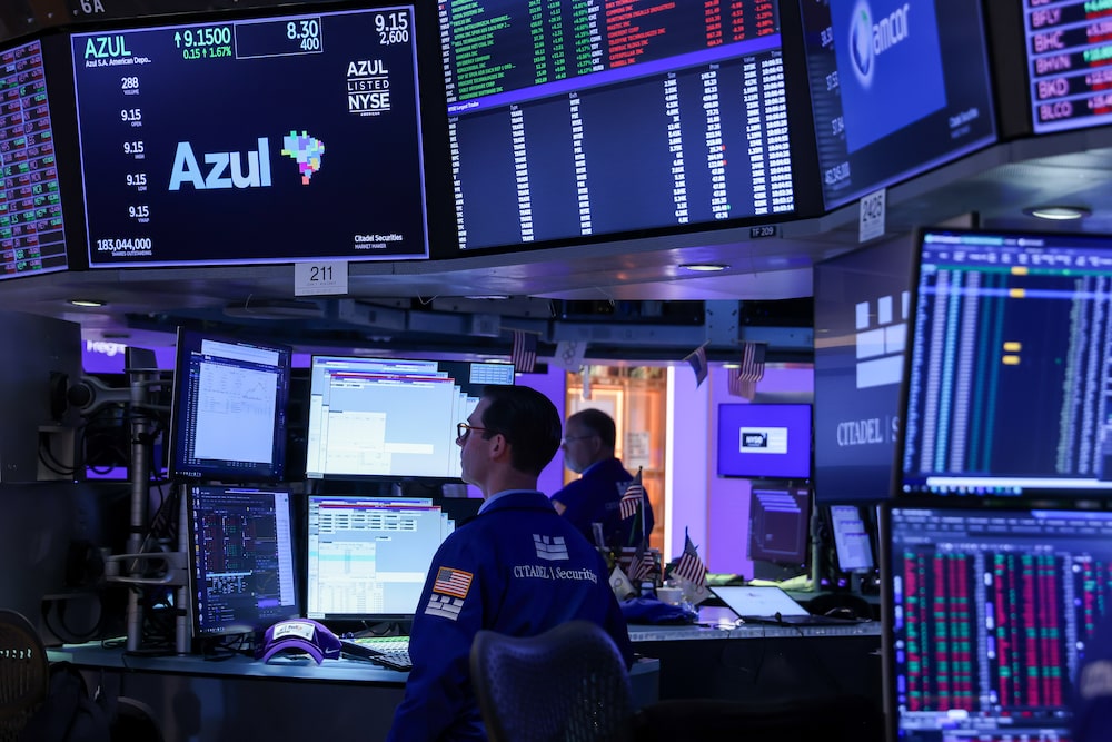 Traders work on the floor at the New York Stock Exchange (NYSE) in New York, US, on Monday, June 1, 2026. A renewed rally in oil drove bonds lower while stocks fluctuated as a report that Iran will halt talks with the US cast doubt on a ceasefire renewal. Photographer: Michael Nagle/Bloomberg Traders work on the floor at the New York Stock Exchange (NYSE) in New York, US, on Monday, June 1, 2026. A renewed rally in oil drove bonds lower while stocks fluctuated as a report that Iran will halt talks with the US cast doubt on a ceasefire renewal. Photographer: Michael Nagle/Bloomberg