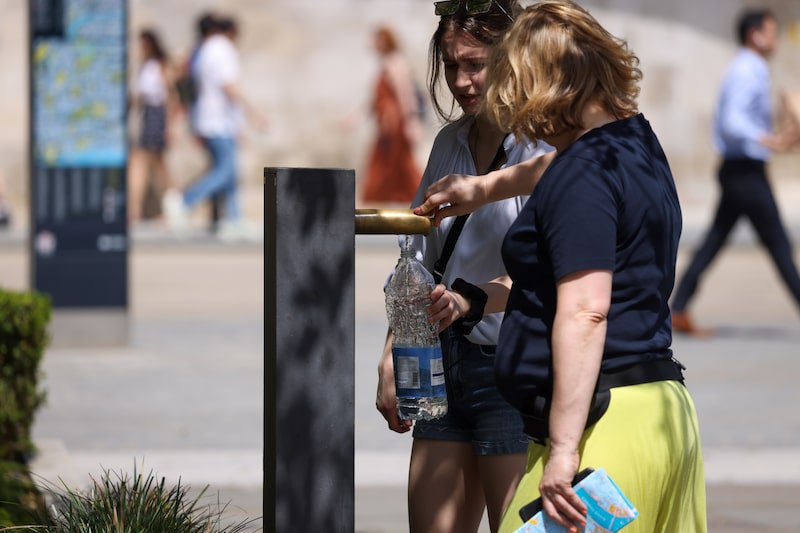 Las altas presiones sobre el Reino Unido arrastran actualmente una corriente de aire caliente que, según las previsiones. Las altas presiones sobre el Reino Unido arrastran actualmente una corriente de aire caliente que, según las previsiones.