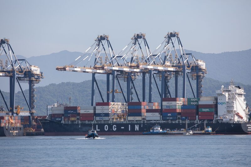 Navios que transportam carga para o Porto de Santos: impacto projetado em exportações (Foto: Patricia Monteiro/Bloomberg) Navios que transportam carga para o Porto de Santos: impacto projetado em exportações (Foto: Patricia Monteiro/Bloomberg)