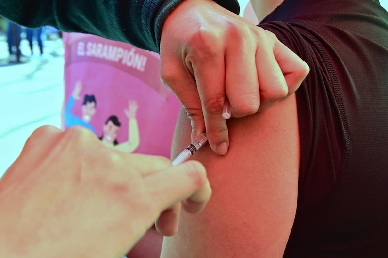 Un ciudadano recibe una vacuna contra el virus del sarampión en México. (Foto: Secretaría de Salud. Un ciudadano recibe una vacuna contra el virus del sarampión en México. (Foto: Secretaría de Salud.