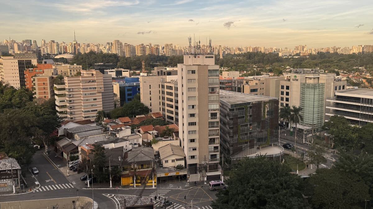 Vista do bairro do Itaim, em São Paulo: Planta Inc. aposta em requalificação de edifícios em bairros nobres. (Foto: Filipe Serrano/Bloomberg Línea)