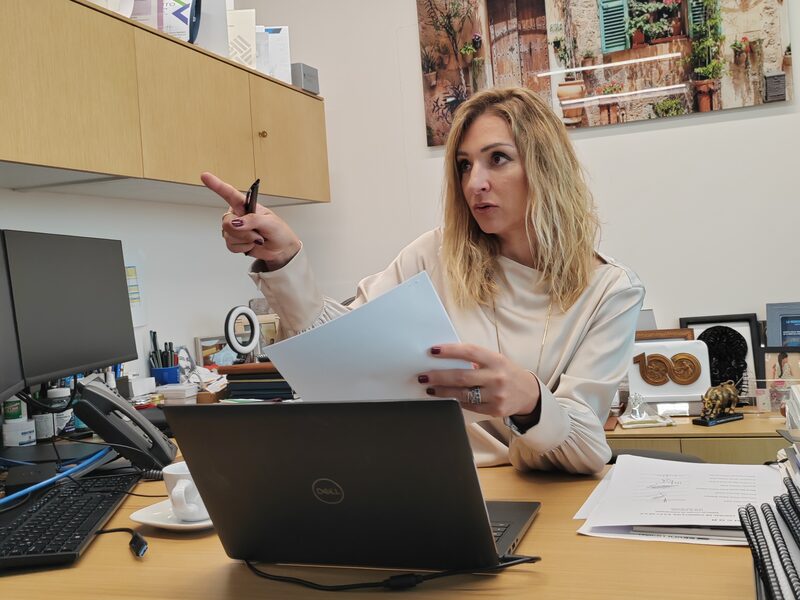 Las modificaciones a la Disposiciones de Carácter General Aplicables a las Casas de Bolsa generaron controversia entre los actores del sector, incluso algunas corredurías se opusieron por considerarlo un proceso ‘costoso’ e ‘innecesario’ que solo se daba para favorecer a la nueva bolsa de valores. Las modificaciones a la Disposiciones de Carácter General Aplicables a las Casas de Bolsa generaron controversia entre los actores del sector, incluso algunas corredurías se opusieron por considerarlo un proceso ‘costoso’ e ‘innecesario’ que solo se daba para favorecer a la nueva bolsa de valores.