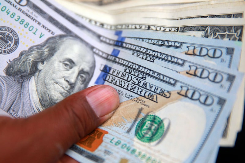 Dólar en Perú inicia la sesión de hoy martes en 3,99 soles por US$1. Dólar en Perú inicia la sesión de hoy martes en 3,99 soles por US$1.