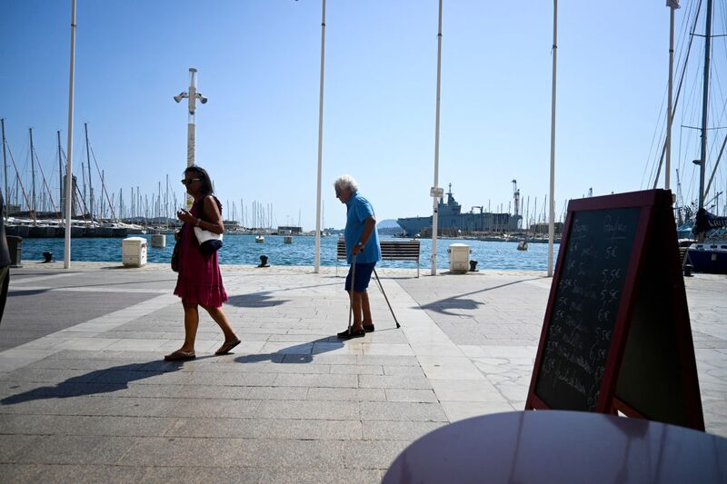 Reabrir el explosivo debate sobre las pensiones en Francia fue la concesión central que Bayrou ofreció a los legisladores socialistas en enero para evitar que destituyeran a su gobierno por el presupuesto. Reabrir el explosivo debate sobre las pensiones en Francia fue la concesión central que Bayrou ofreció a los legisladores socialistas en enero para evitar que destituyeran a su gobierno por el presupuesto.