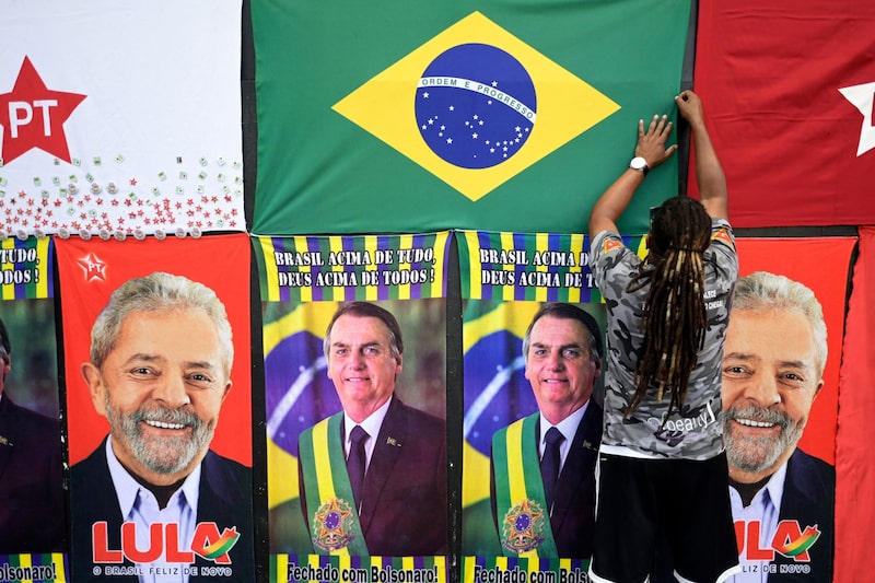 Disputa divide os mais de 156 milhões de eleitores do país: Bolsonaro ou Lula, um dos dois será o próximo presidente Disputa divide os mais de 156 milhões de eleitores do país: Bolsonaro ou Lula, um dos dois será o próximo presidente