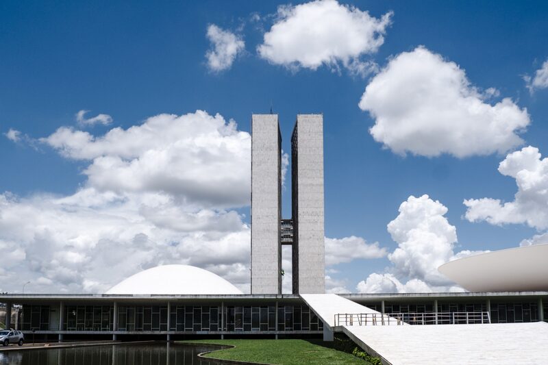 Líderes no Senado devem começar a discutir a PEC dos precatórios nas próximas sessões, mas a votação na Comissão de Constituição e Justiça deverá ocorrer apenas na semana seguinte Líderes no Senado devem começar a discutir a PEC dos precatórios nas próximas sessões, mas a votação na Comissão de Constituição e Justiça deverá ocorrer apenas na semana seguinte