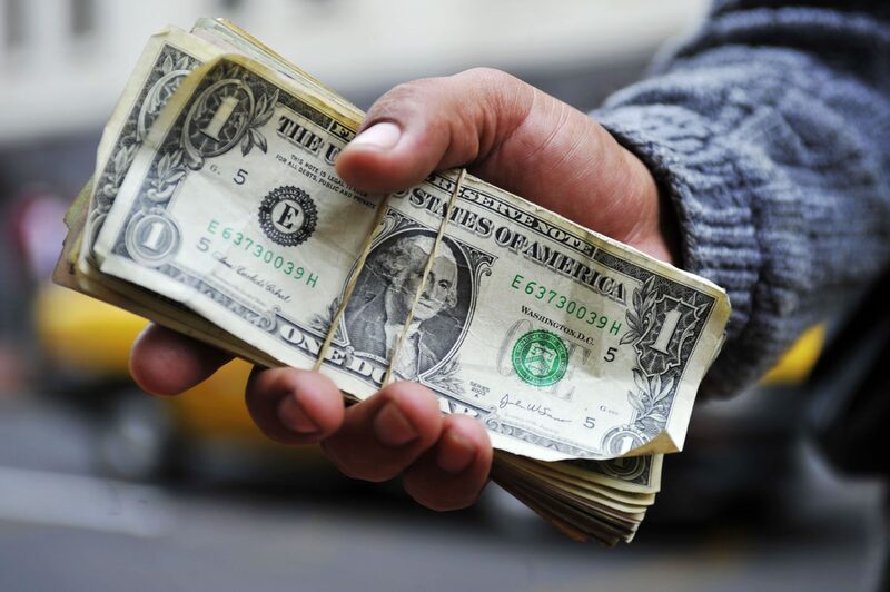 Precio del dólar en Perú cierra en un nuevo máximo histórico este 6 de agosto, ante incertidumbre política. Precio del dólar en Perú cierra en un nuevo máximo histórico este 6 de agosto, ante incertidumbre política.