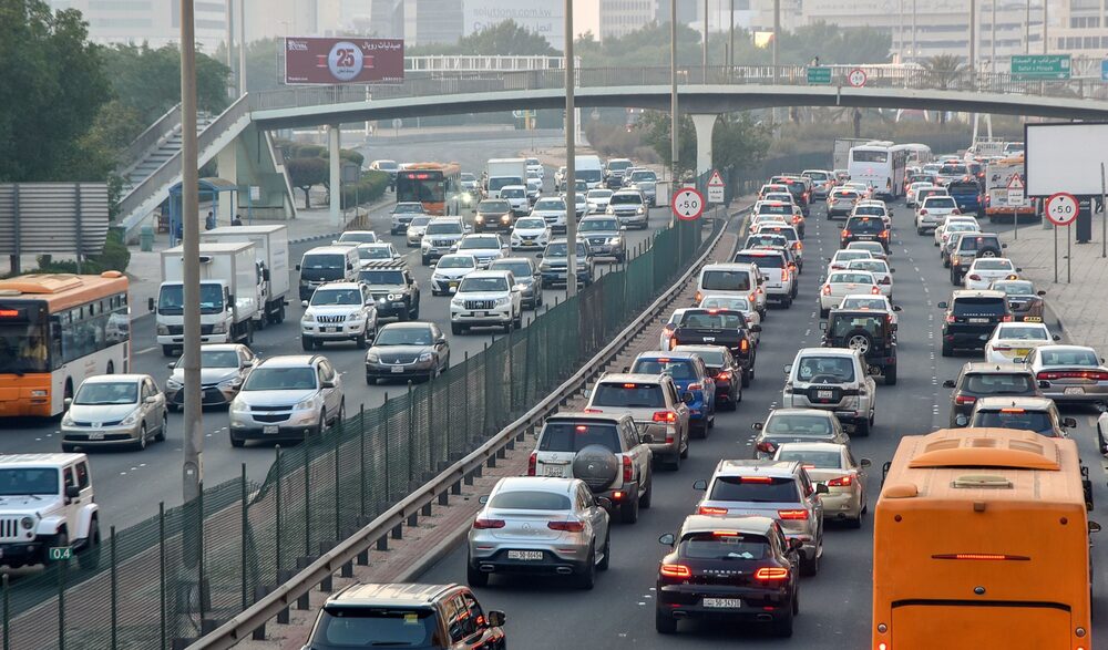 Fuerte congestión de tráfico en la carretera Abdul Aziz bin Abdul Rahman Al Saud en la ciudad de Kuwait el 8 de enero. Fotógrafo: Bassam Zidan Ahlawy/Bloomberg Fuerte congestión de tráfico en la carretera Abdul Aziz bin Abdul Rahman Al Saud en la ciudad de Kuwait el 8 de enero. Fotógrafo: Bassam Zidan Ahlawy/Bloomberg