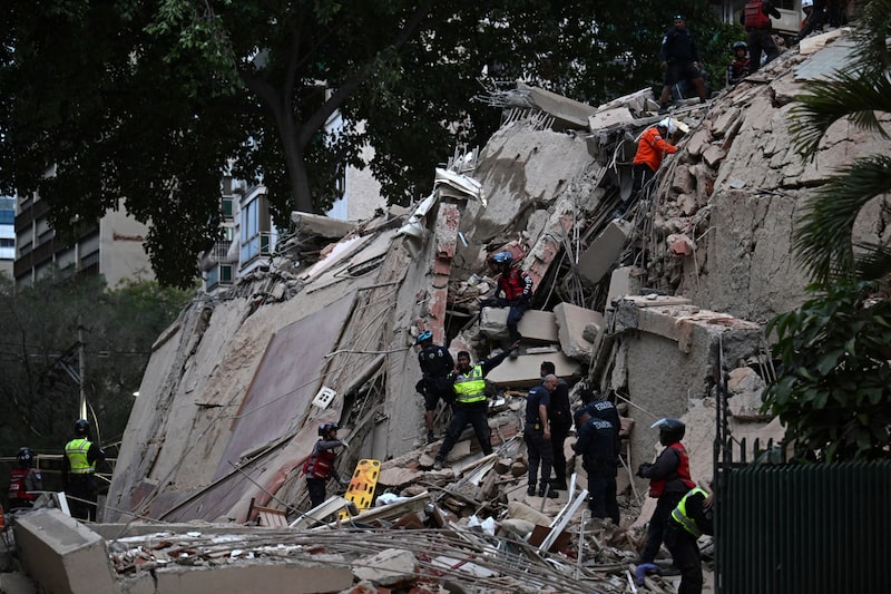 Acredita-se que esses tenham sido os piores terremotos na região nas últimas décadas (Foto: Juan Barreto/AFP/Getty Images) Acredita-se que esses tenham sido os piores terremotos na região nas últimas décadas (Foto: Juan Barreto/AFP/Getty Images)