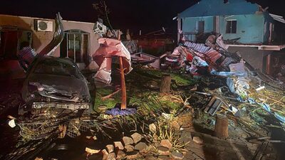 Tornado atinge o Paraná e deixa seis mortos e mais de 400 feridos Tornado atinge o Paraná e deixa seis mortos e mais de 400 feridos