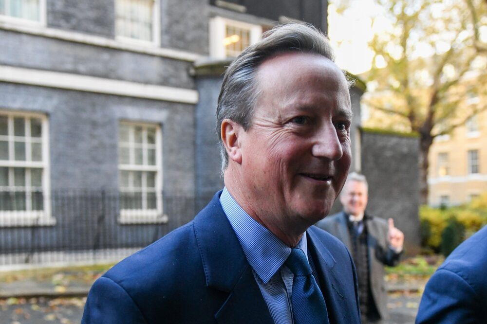 David Cameron abandora de 10 Downing St. David Cameron abandora de 10 Downing St.