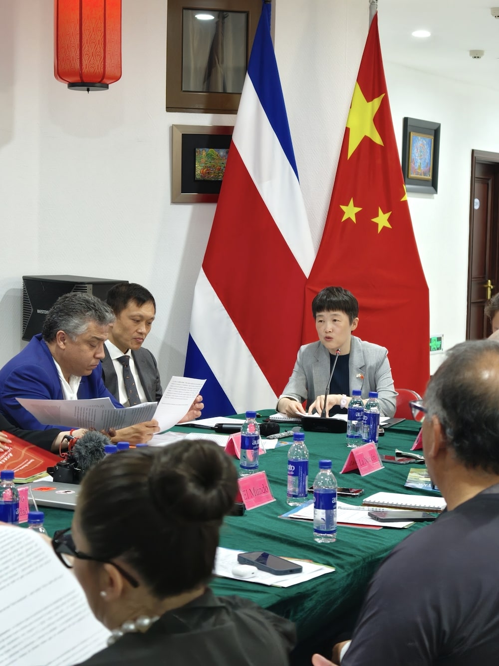 La embajadora de China en Costa Rica, Wang Xiaoyao, sostuvo un encuentro con periodistas de medios locales, el 13 de marzo de 2026. La embajadora de China en Costa Rica, Wang Xiaoyao, sostuvo un encuentro con periodistas de medios locales, el 13 de marzo de 2026.