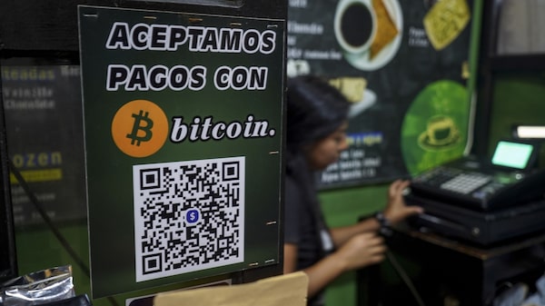 Remesas en bitcoin bajan 6% el tercer trimestre en El Salvador Remesas en bitcoin bajan 6% el tercer trimestre en El Salvador