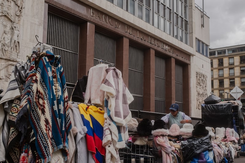Fachada del Banco de la República en Bogotá, Colombia. Fachada del Banco de la República en Bogotá, Colombia.